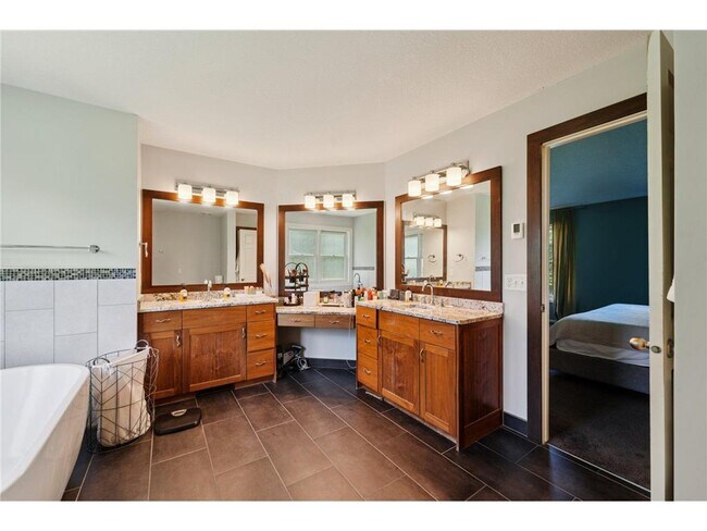Building Photo - 1477X Langdon Pl