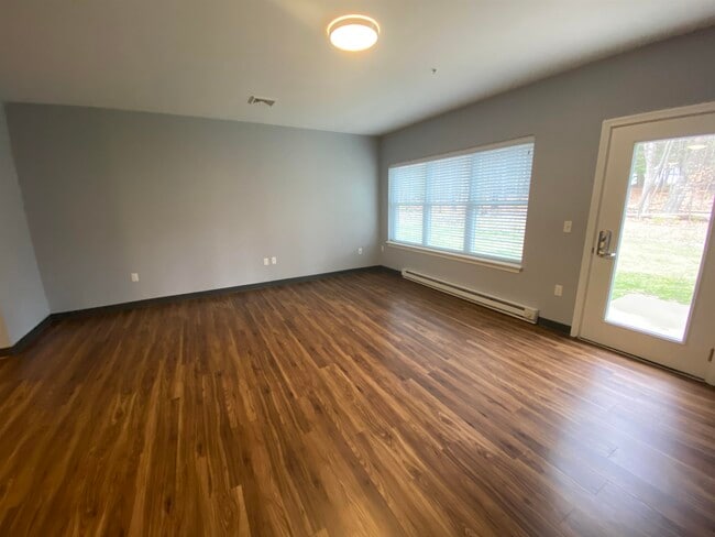 Building Photo - 27 E Ridge Dr