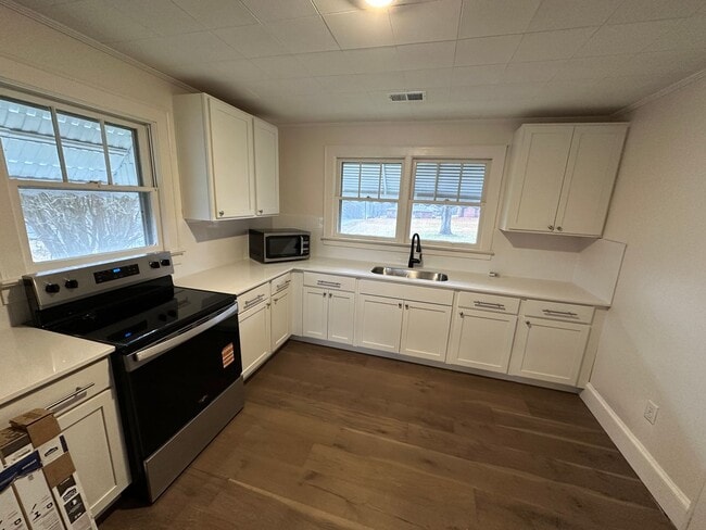 Building Photo - 3 Bedroom Newly Renovated Home in Central SC