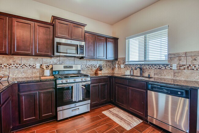 Building Photo - Westside area for Short or Long Term Rental(Completely Furnished) Beautiful 3 bed/2.5 baths