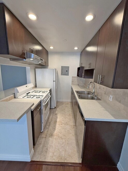 Building Photo - 536 N Sweetzer Ave