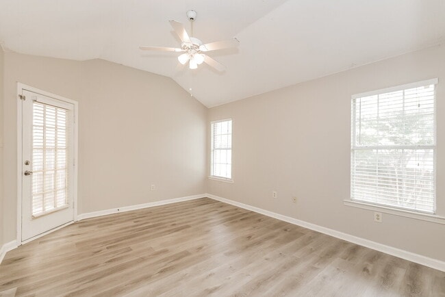 Building Photo - 1030 Nolan Ln