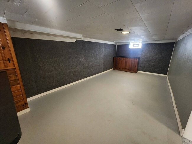 Building Photo - 2506 Torrington Ave