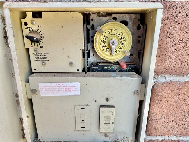 Building Photo - 1104 San Miguel St