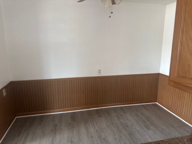 Building Photo - 4036 Homelawn Ave