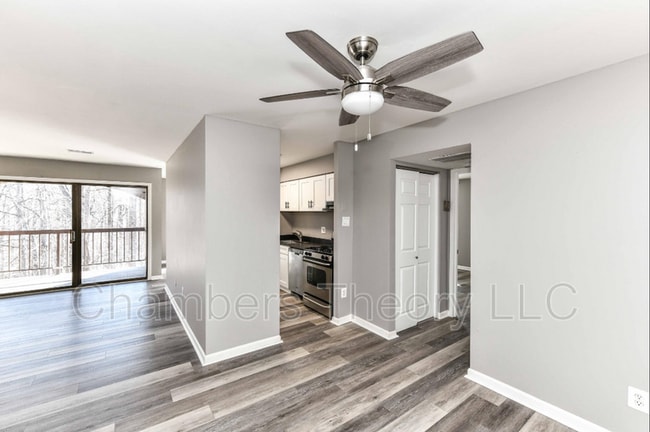 Building Photo - 11220 Chestnut Grove Square