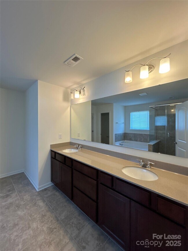 Building Photo - 6091 Starnes Dr