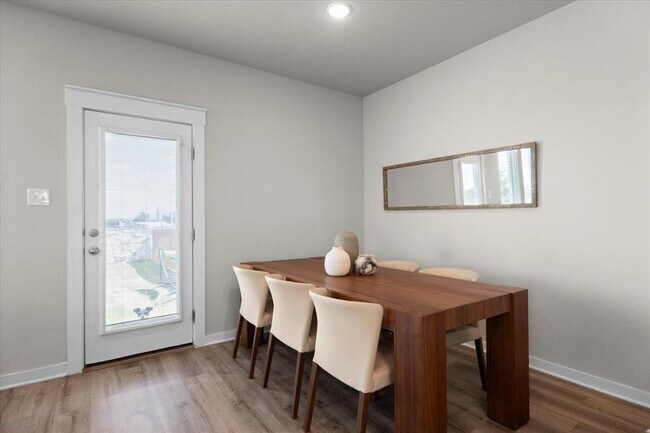 Building Photo - 1530 McKinney Dr