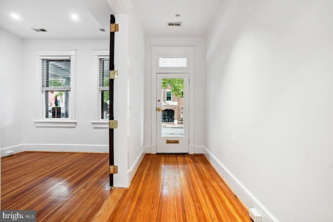 Building Photo - 1411 King St