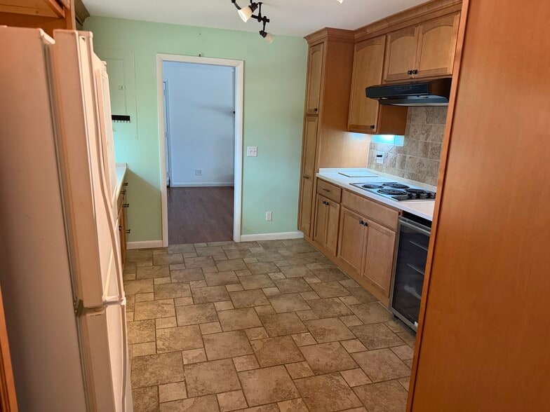 Kitchen looking towards fireplace room - 5375 Gordon Dr