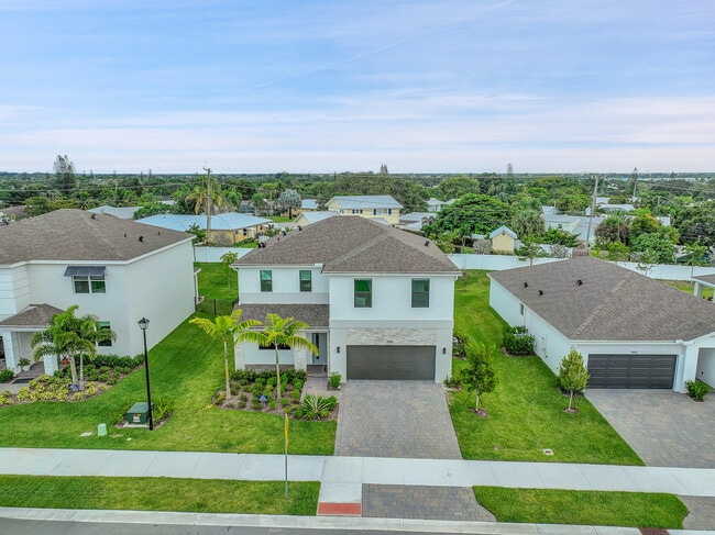 Building Photo - 2006 NE Ocean Dunes Dr