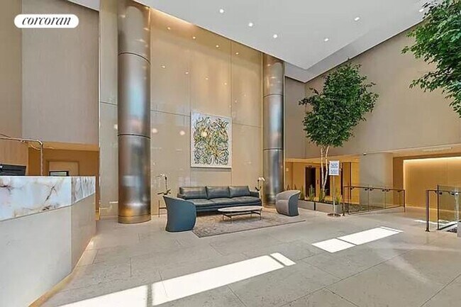 Building Photo - 275 W 96th St