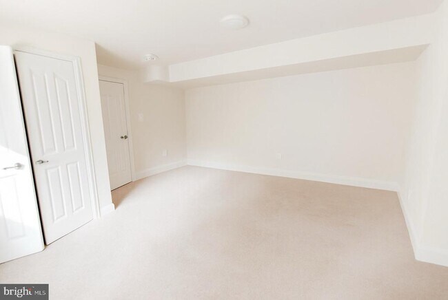 Building Photo - 3164 Lawrin Ct