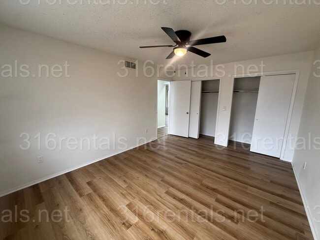 Building Photo - 1122-1124 S Laurel