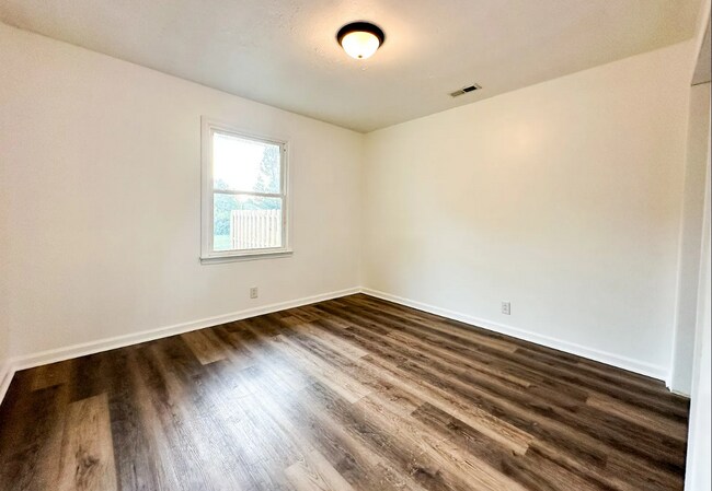 Building Photo - 2725 Blackman Rd