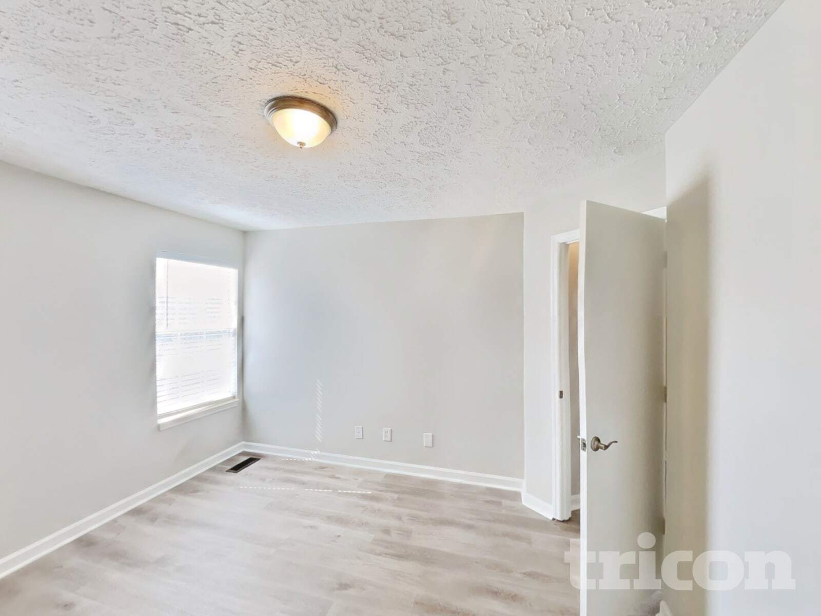 Building Photo - 2773 Riverbend Dr