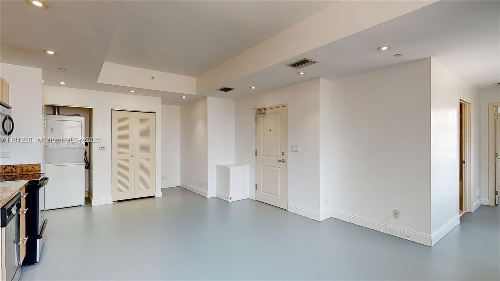 Building Photo - 111 E Flagler St