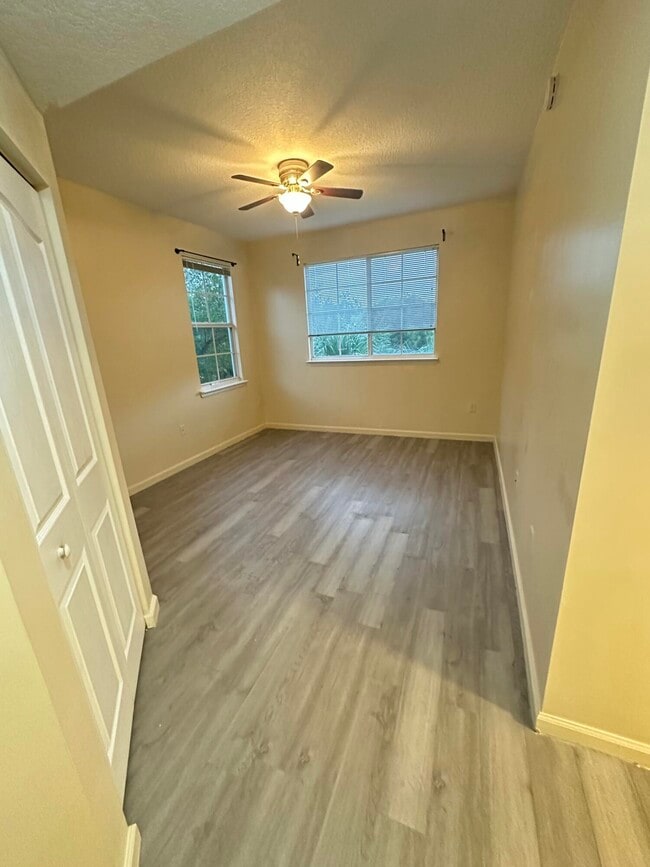 Building Photo - 9833 Baywinds Blvd