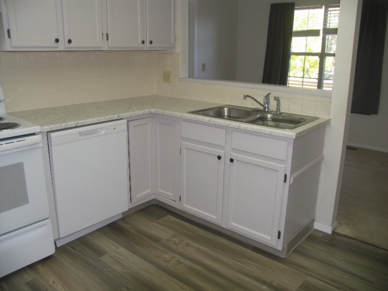 Building Photo - 2228 Palm Dr