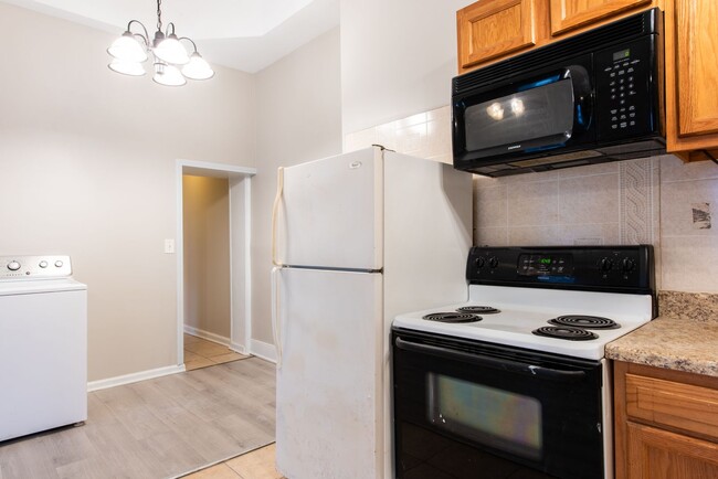 Building Photo - Smoketown Apartments