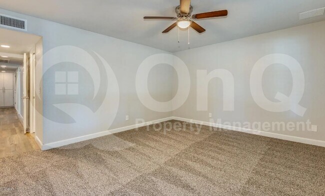 Building Photo - 2502 E Sahuaro Dr