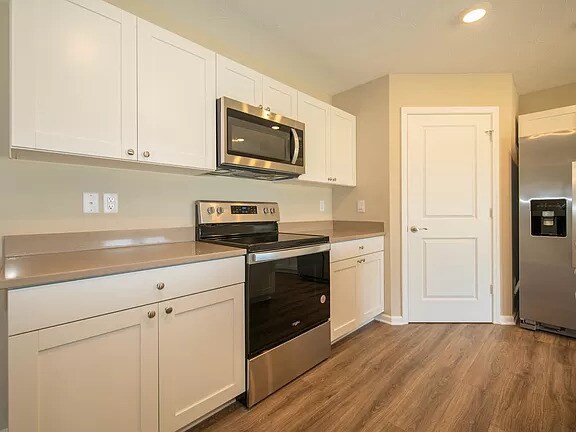 Building Photo - Fantastic 4bd/2ba home! Coming soon!