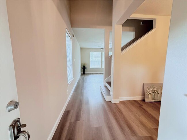 Building Photo - 26430 Richwood Oaks Dr