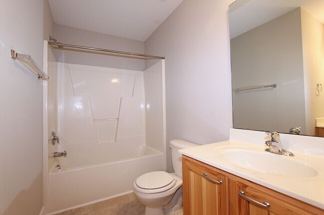 Building Photo - 3 Story Townhome near Brier Creek!