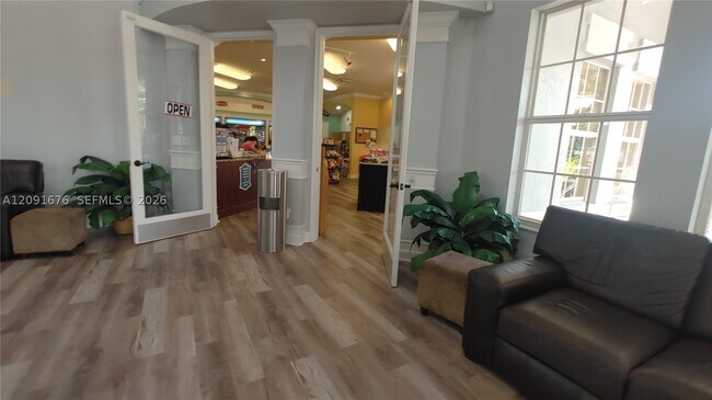 Building Photo - 8148 Sun Palm Dr
