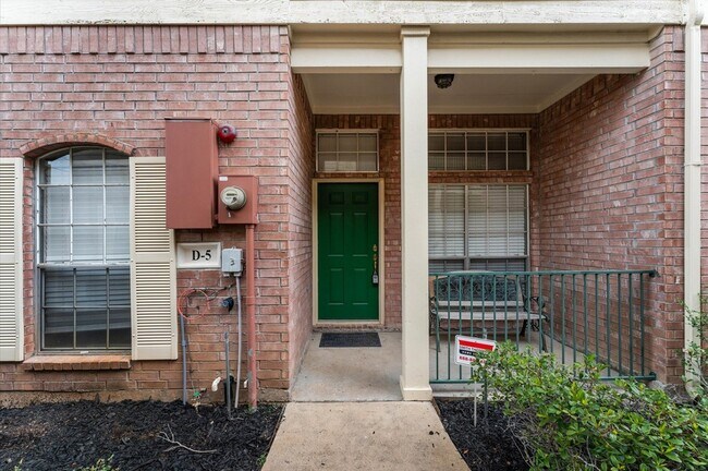 Building Photo - 2710 Grants Lake Blvd