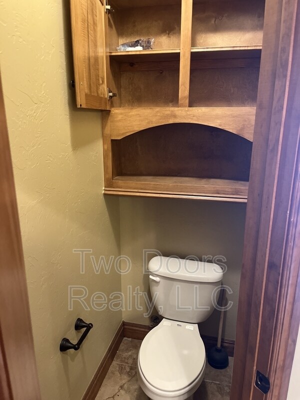 Building Photo - 13123 Red Oak Dr