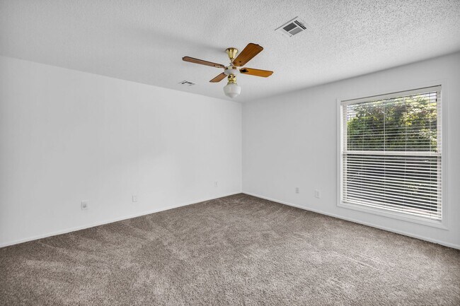Building Photo - Midtown Comfort & Convenience