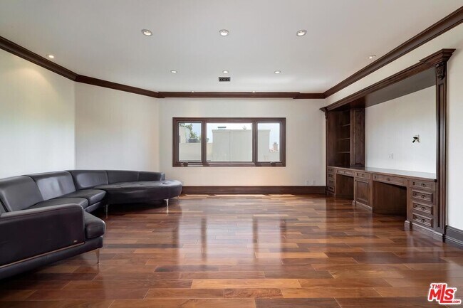 Building Photo - 209 S Anita Ave