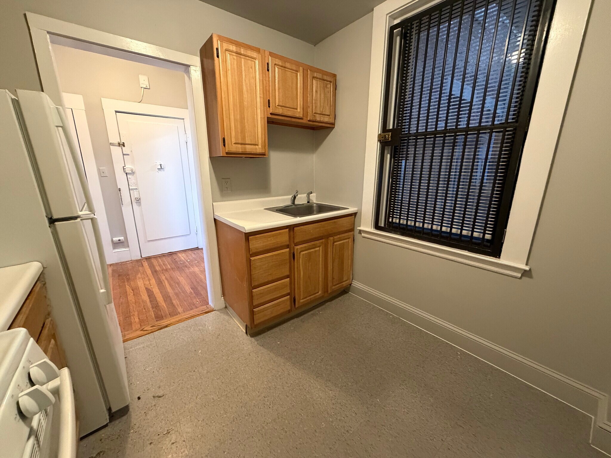 Building Photo - 376 Riverway