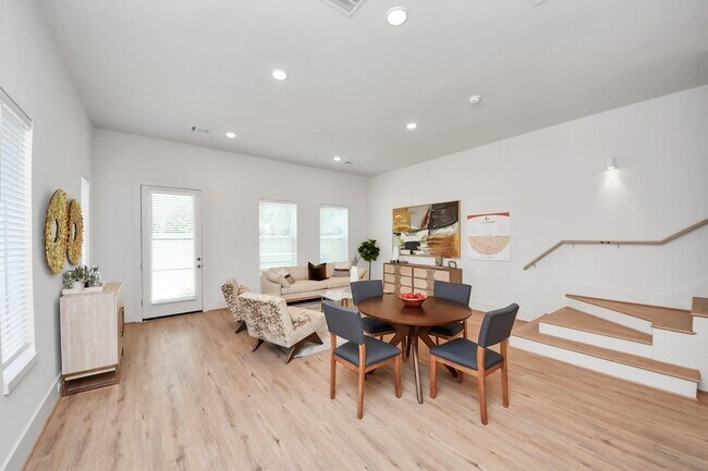 Building Photo - 1043 Glen Avenue