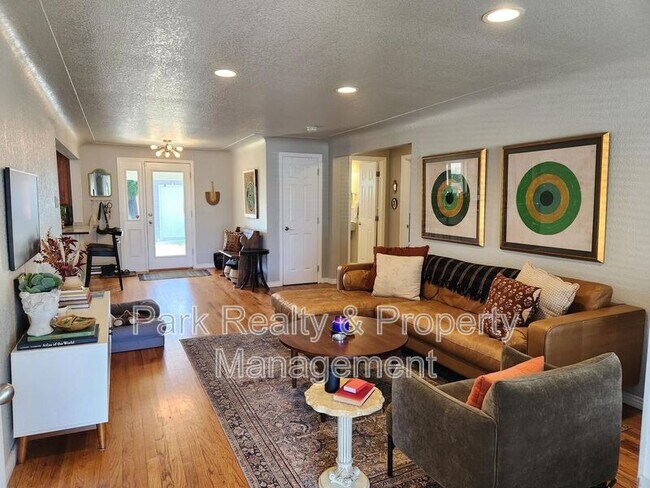 Building Photo - 5520 E Thrill Pl