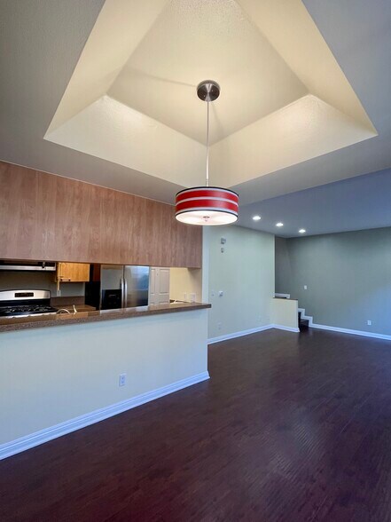 Building Photo - 812 N Hudson Ave