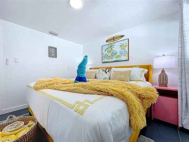 Building Photo - 304 29th St