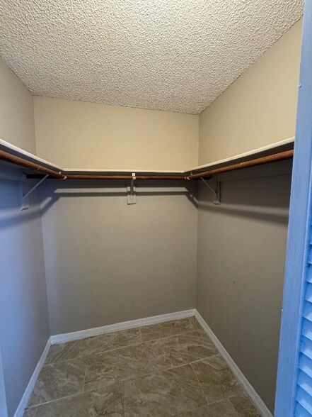 Building Photo - 1062 Ellen Ct