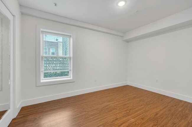 Building Photo - 308 18th St