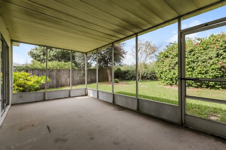 Building Photo - 1036 Lake Shore Ranch Dr