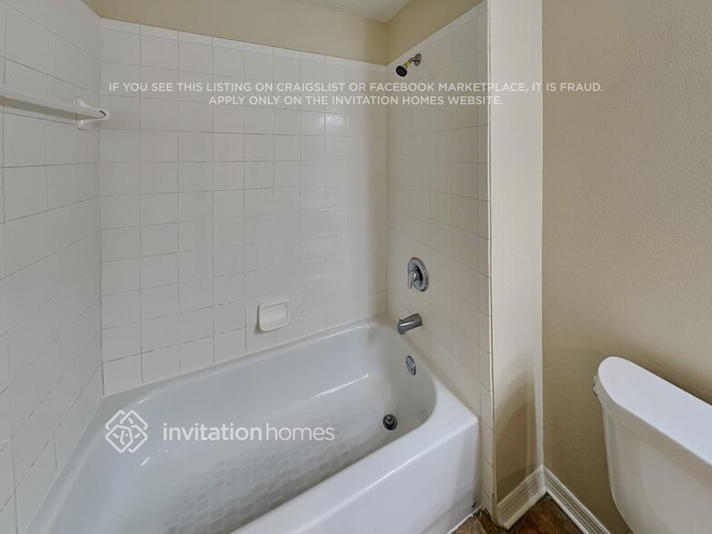 Building Photo - 6923 34th Ave E