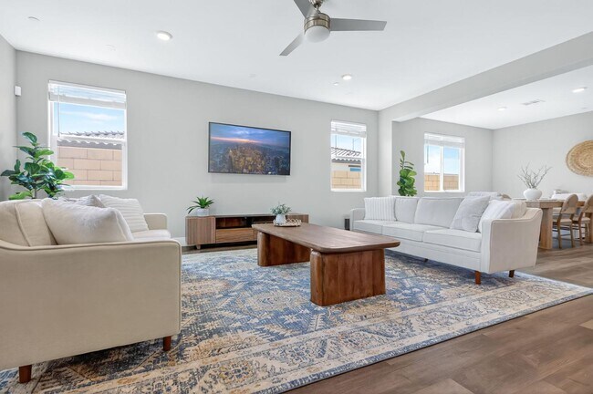 Building Photo - 1024 Saker Falcon Dr