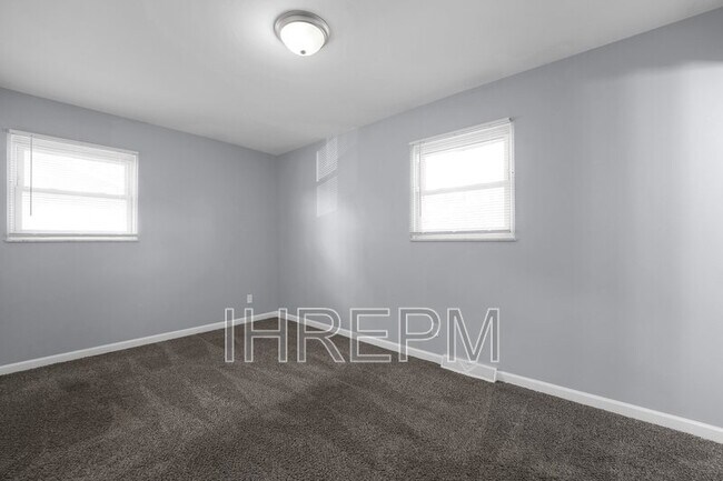 Building Photo - 6295 Faircrest Rd