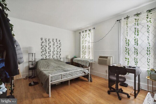 Building Photo - 3215 Hamilton St