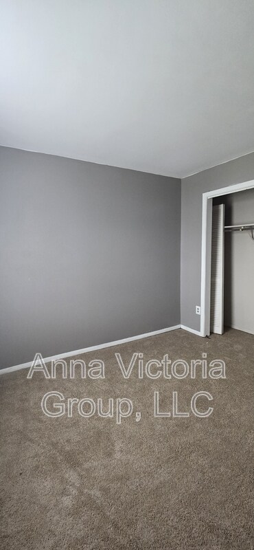 Building Photo - 5307 Valiquet Ave