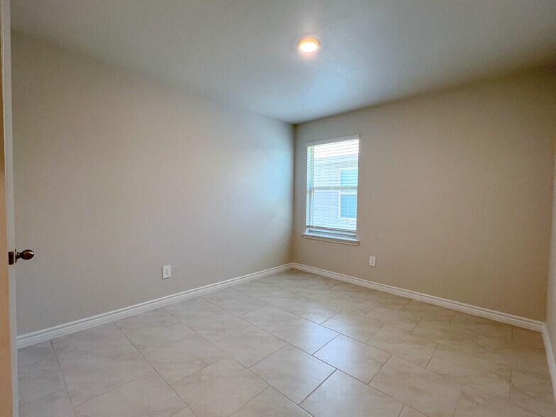 Building Photo - 7538 Breese Ln
