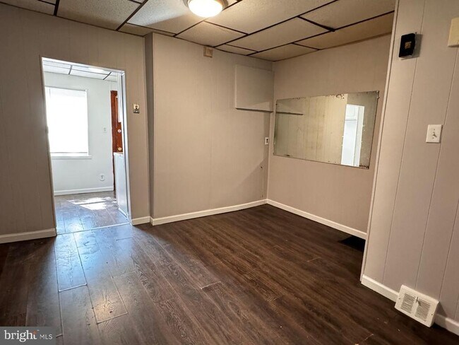 Building Photo - 210 N Avondale St