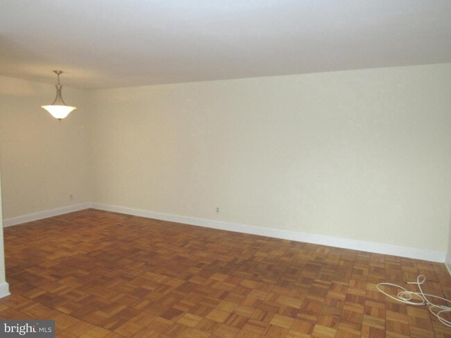 Building Photo - 26 S Old Glebe Rd