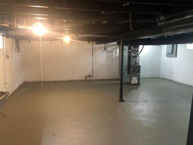 Building Photo - 3 Bedroom Canton Home